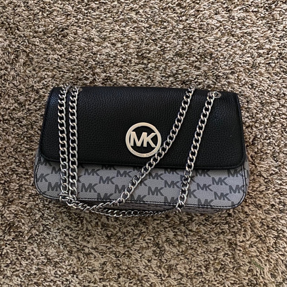 Michael Kors small chain length purse